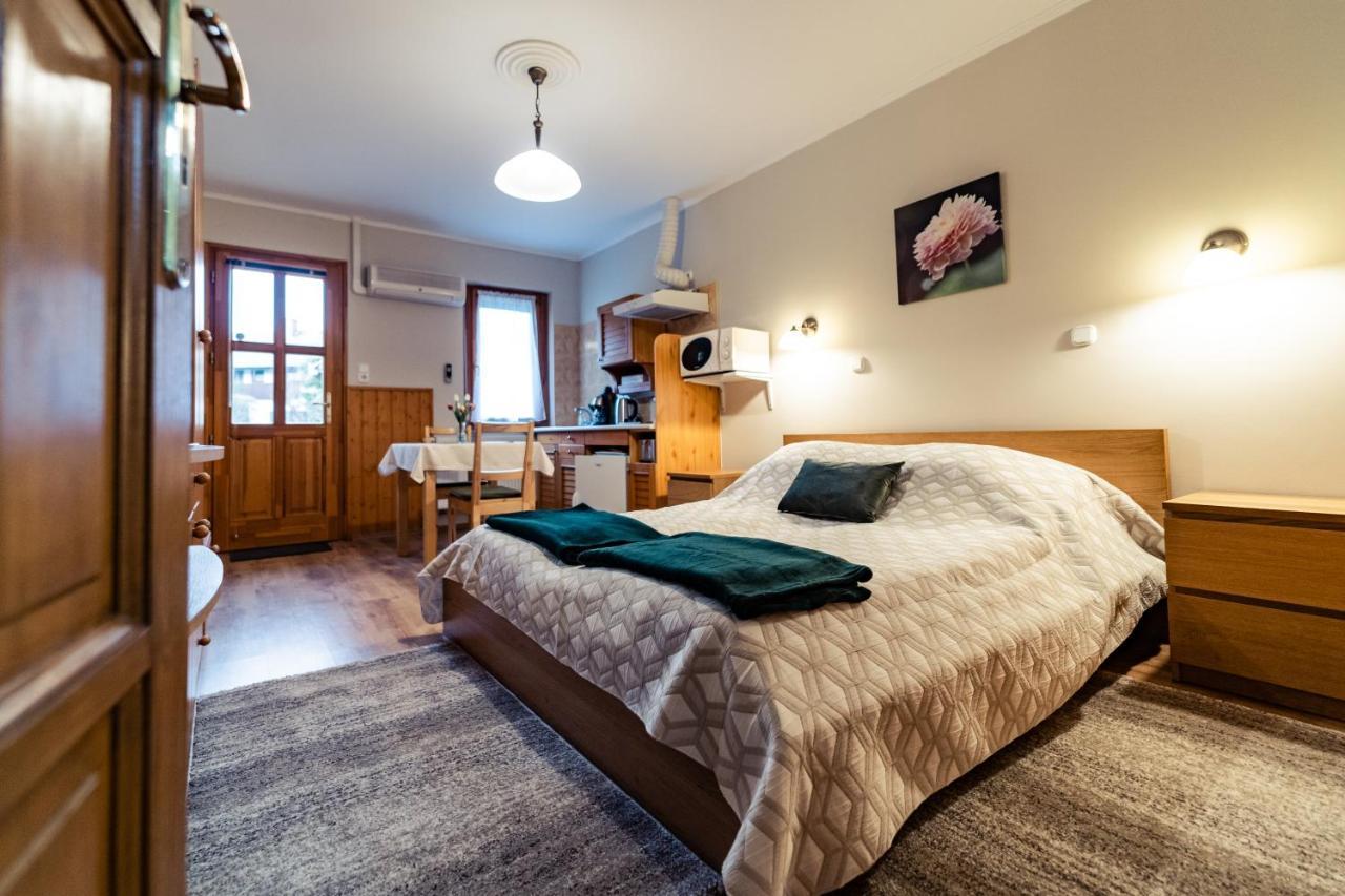 Estike Apartman Gyula Eksteriør billede
