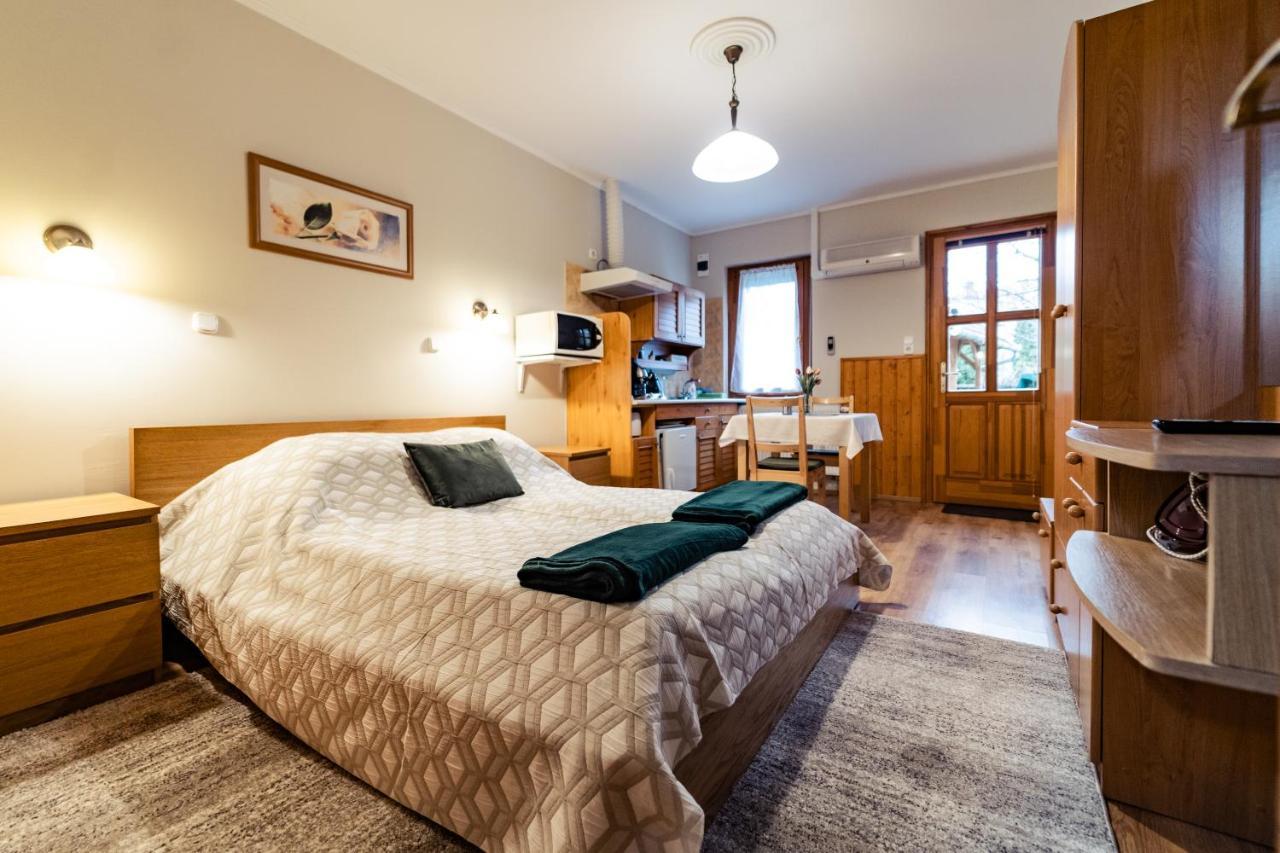 Estike Apartman Gyula Eksteriør billede
