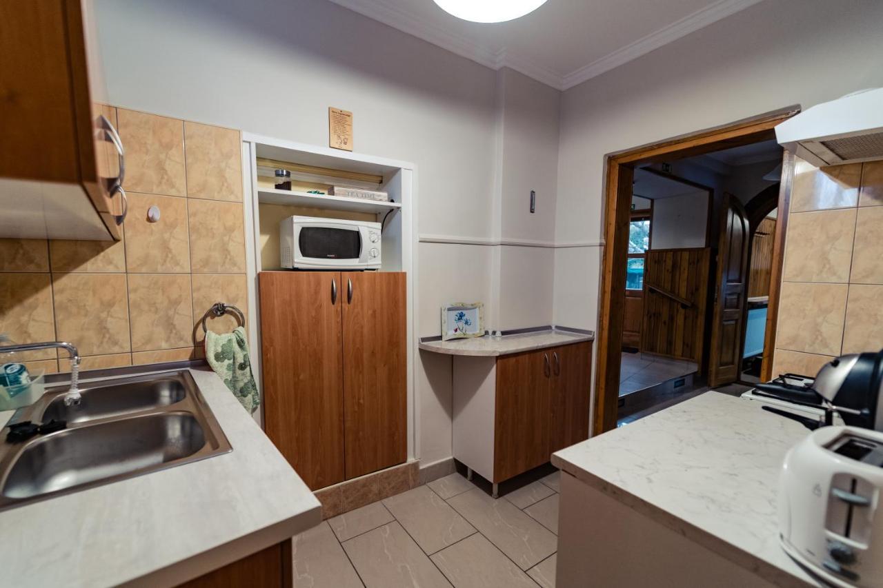 Estike Apartman Gyula Eksteriør billede