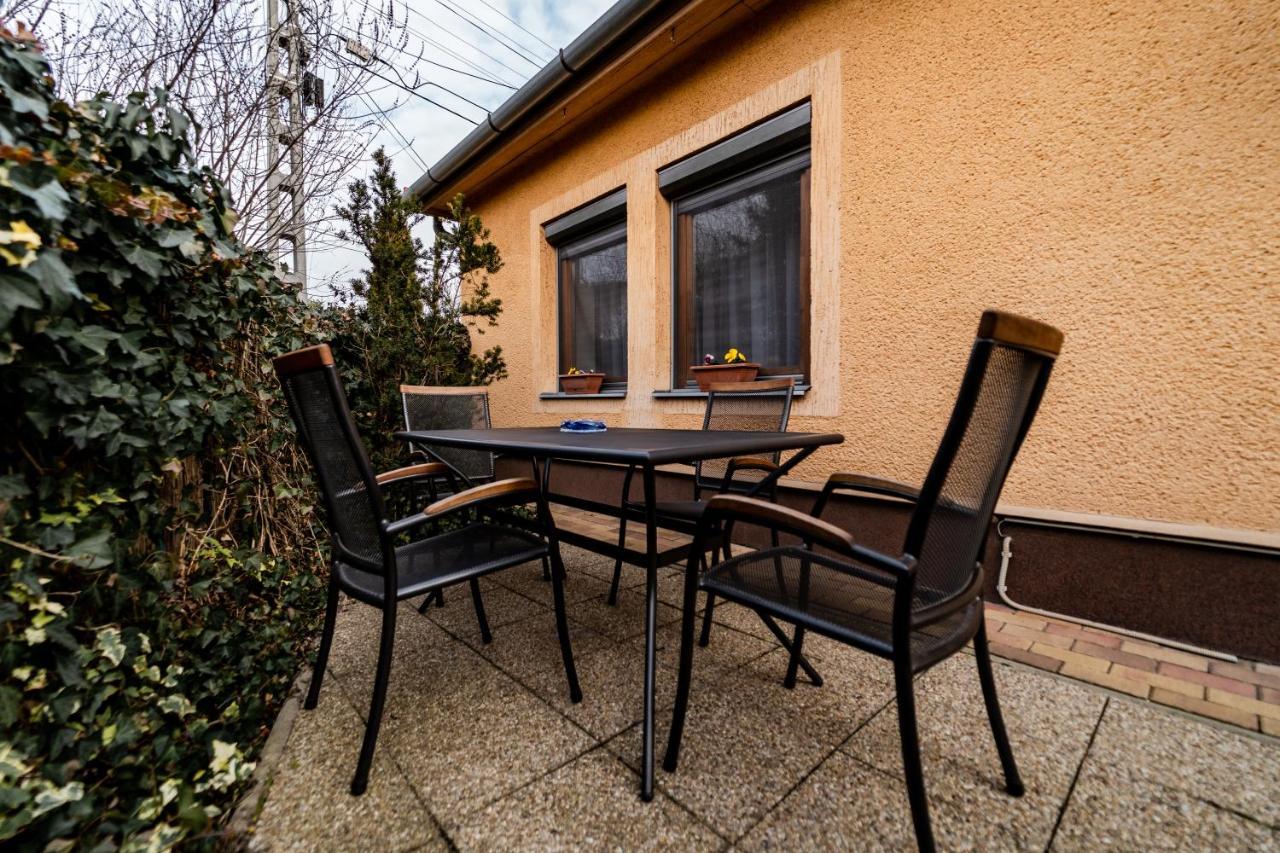 Estike Apartman Gyula Eksteriør billede