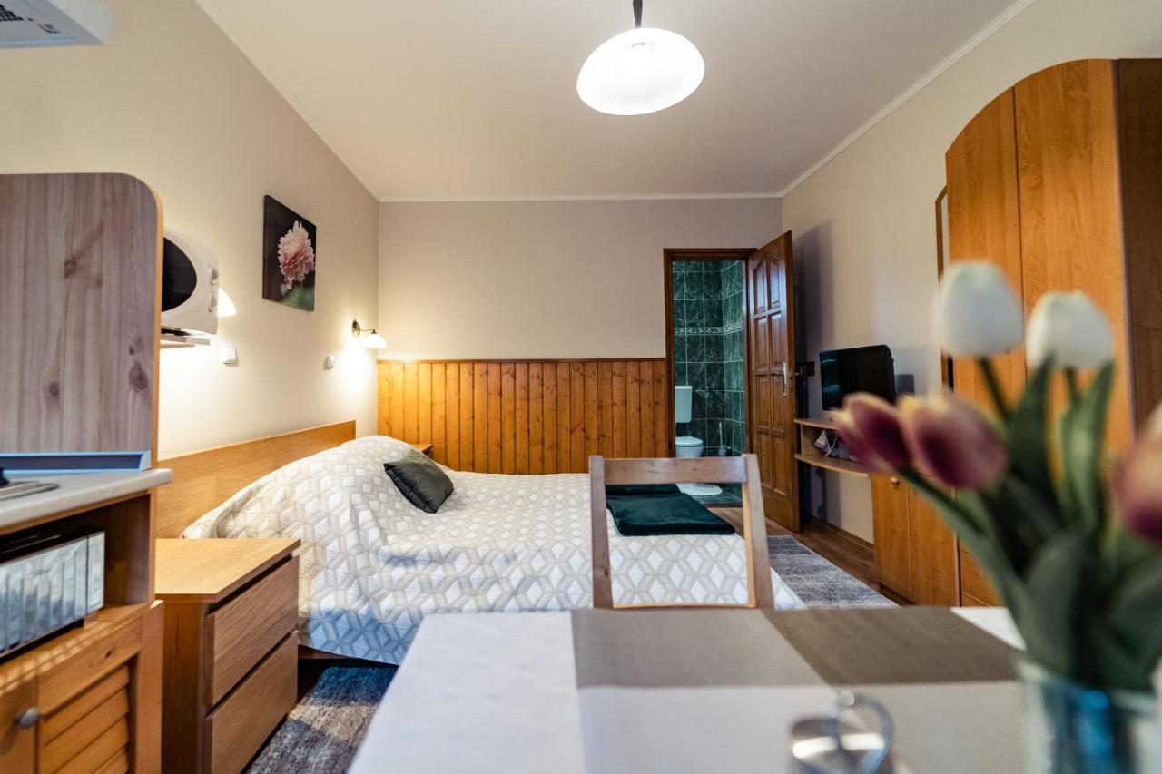 Estike Apartman Gyula Eksteriør billede